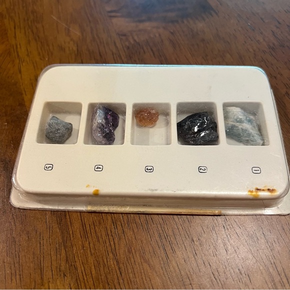 Vintage H. Stern Brazilian Uncut Precious Gemstones, Crystals Display Box - Picture 11 of 11